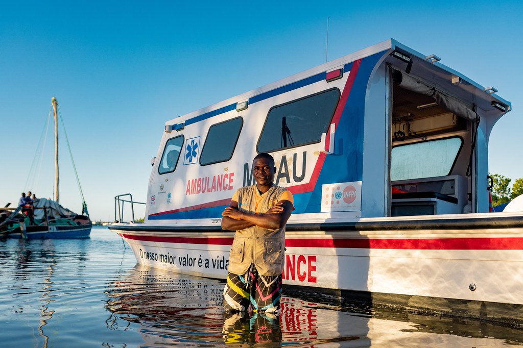 Amisse, Capitão do barco-ambulância apoiado pelo UNFPA no distrito de Ibo, em Cabo Delgado, norte de Moçambique Amisse, Capitão do barco-ambulância apoiado pelo UNFPA no distrito de Ibo, em Cabo Delgado, norte de Moçambique