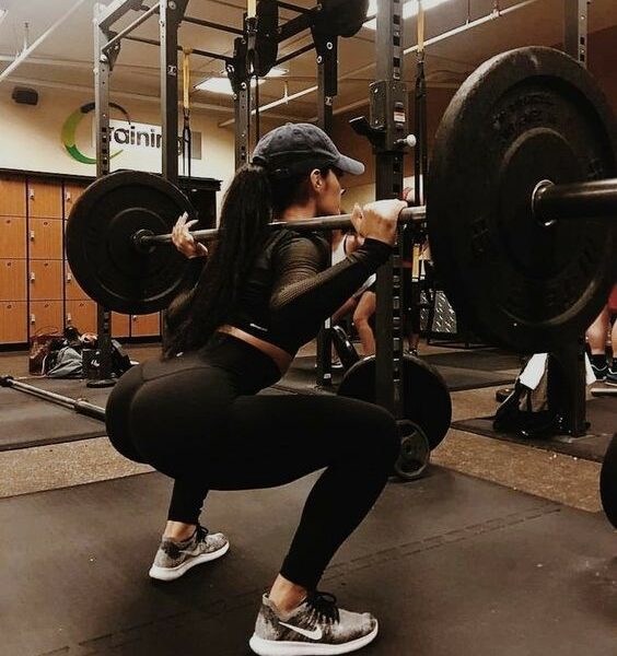Poses para fotos en el gym