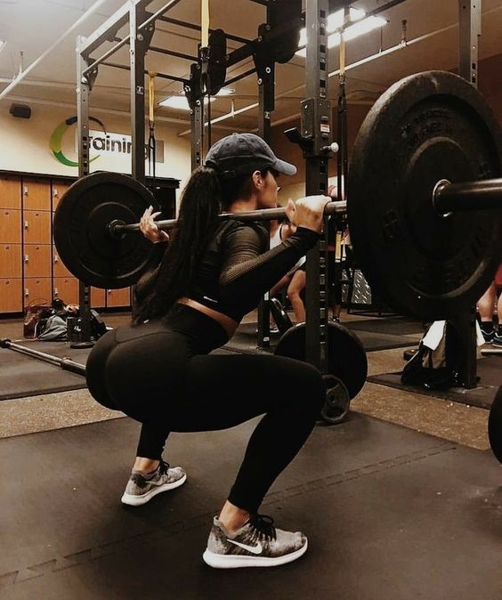 Poses para fotos en el gym