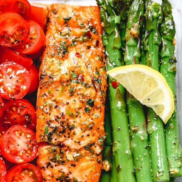 15-Minute Meal-Prep Salmon and Asparagus in Garlic Lemon Butter Sauce