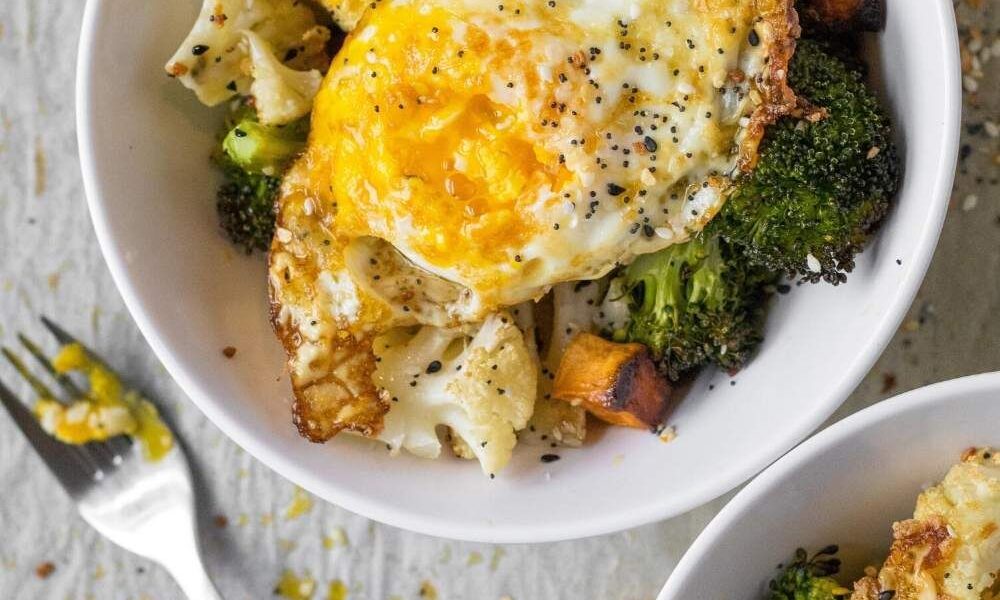 Everything Bagel Seasoning Veggie Bowl w/ Fried Egg - Simple Gray T-Shirt