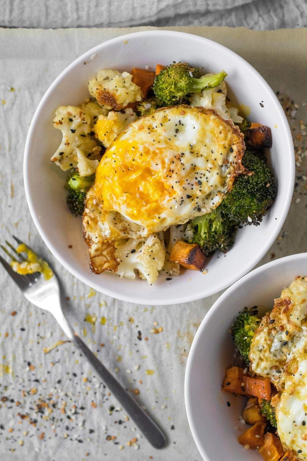 Everything Bagel Seasoning Veggie Bowl w/ Fried Egg - Simple Gray T-Shirt