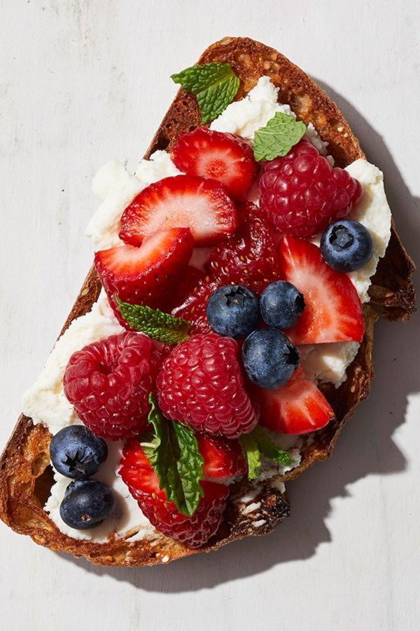 Mascarpone & Berries Toast