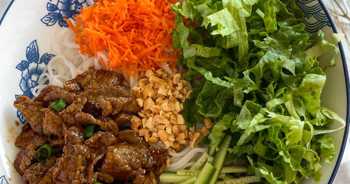 Quick Bún Bò Xào (Vietnamese Beef Vermicelli Bowl) - Ta-Daa!