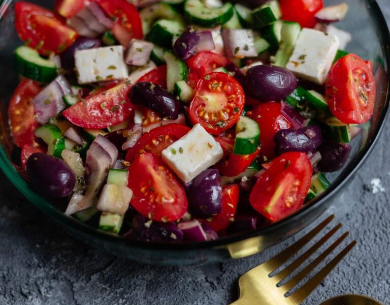 Salada Grega: simples e super refrescante - LUCA NA COZINHA