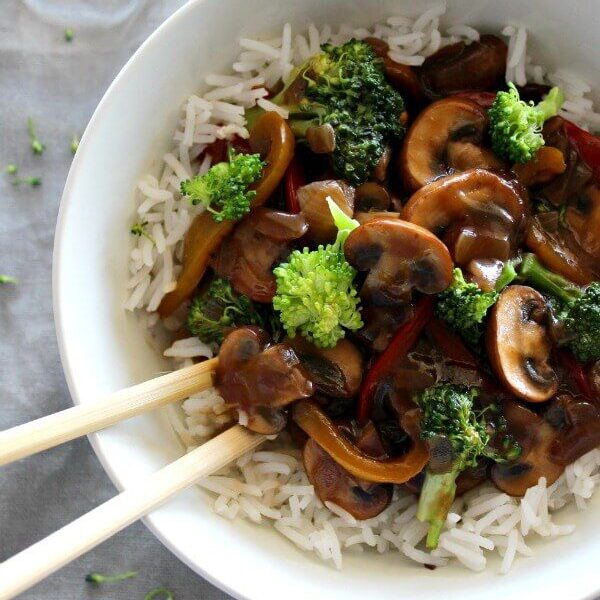 mushroom broccoli & ginger stir fry - Berry Sweet Life