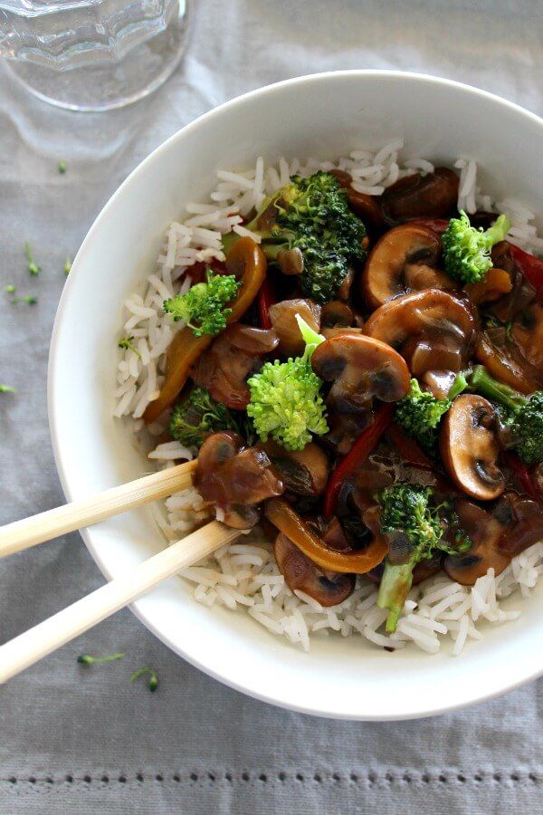 mushroom broccoli & ginger stir fry - Berry Sweet Life