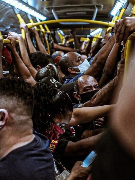 Conheça o autor da foto do ônibus lotado que viralizou na reabertura do Rio - 11/06/2020