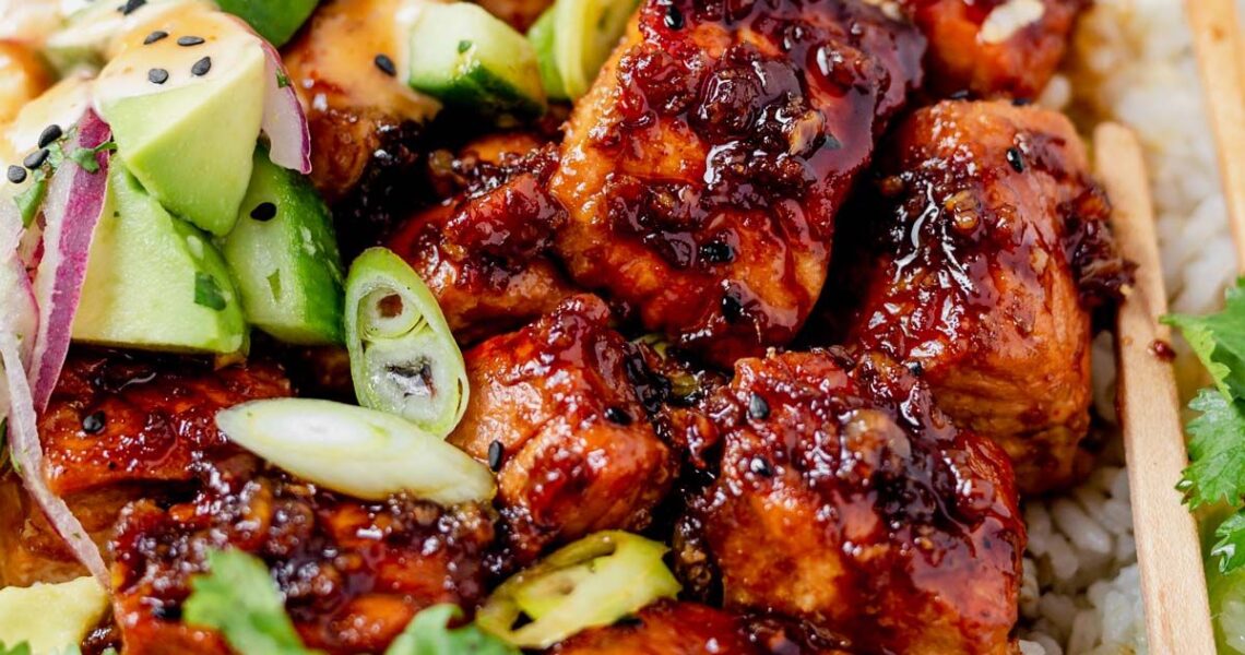 HONEY GARLIC SALMON RICE BOWL