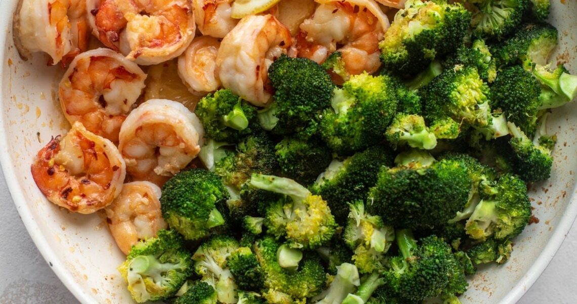 Lemon Butter Shrimp and Broccoli Skillet - Lemon Butter Shrimp