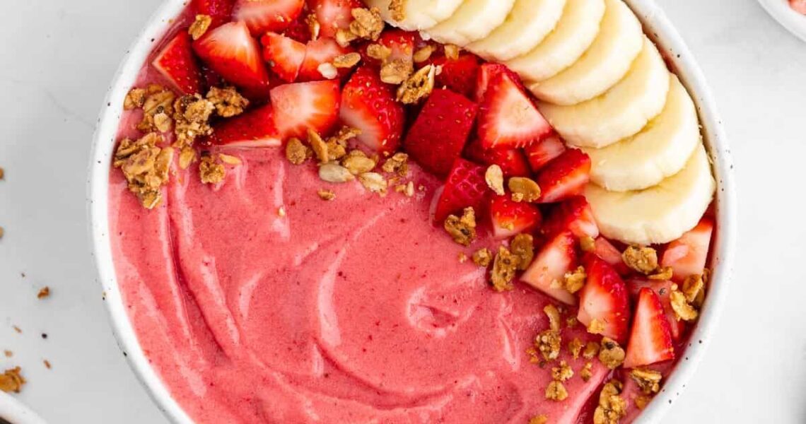Strawberry Banana Smoothie Bowl