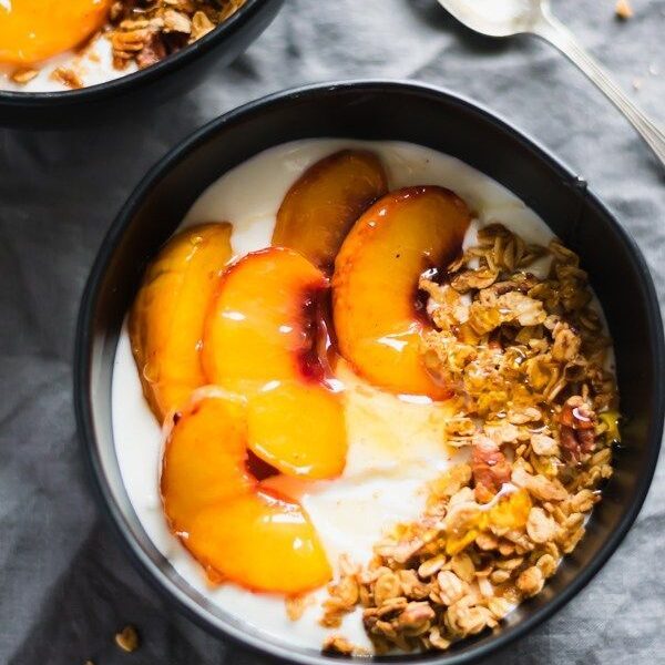 peach crisp yogurt bowls