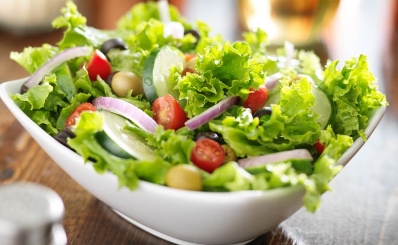 18 receitas de salada mista para montar pratos variados e coloridos