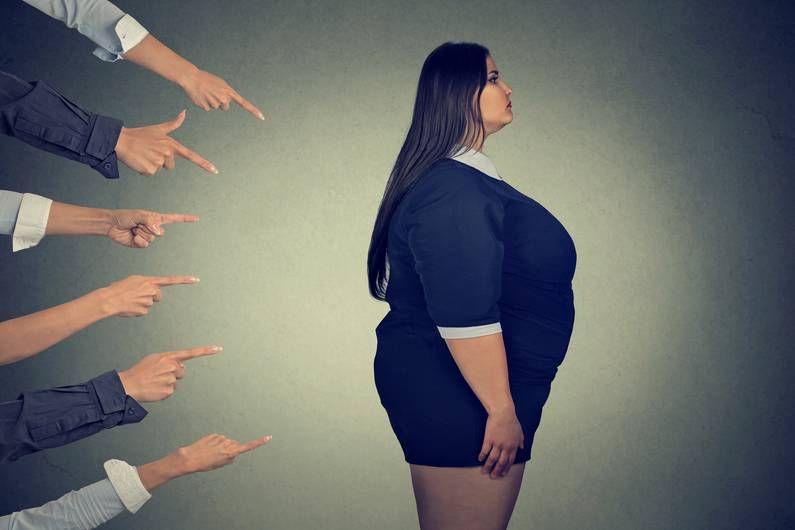 Body Shaming: Fotografin hält abwertende Blicke von Fremden fest - FIT FOR FUN