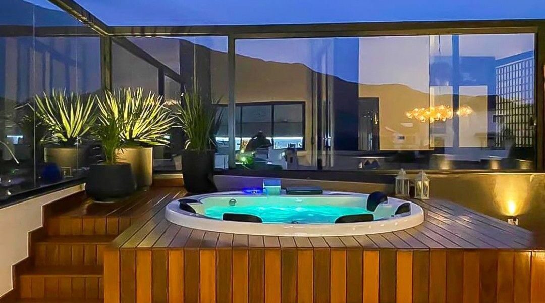 sacada com jacuzzi